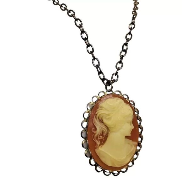 VTG Cameo Woman Sillouette Pendant Brass Necklace 22"  Cottagecore Trendy - Picture 12 of 14